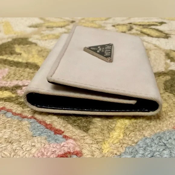 PRADA Unisex Tessuto White Nylon Six-Key Holder With Black Patent Interior - Picture 5 of 16